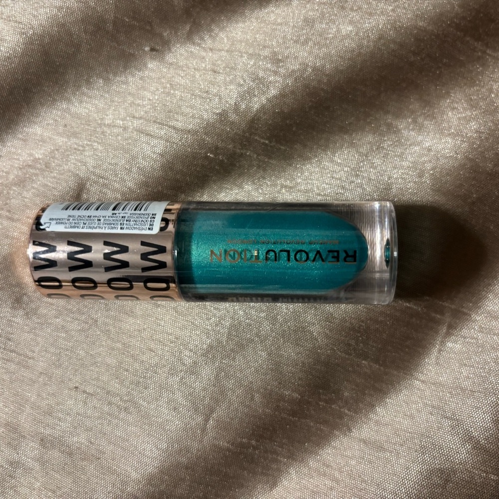 Revolution Make Up Bundle Set - Picture 7 of 8